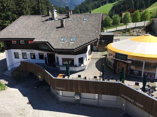 Paula Bar Restaurant Schirmpub