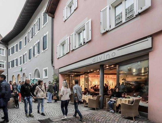 Divino Vinothek Cafe